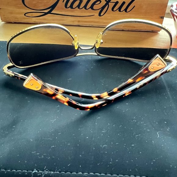 Louis Vuitton (LV) Gold Sunglasses - Picture 8 of 12